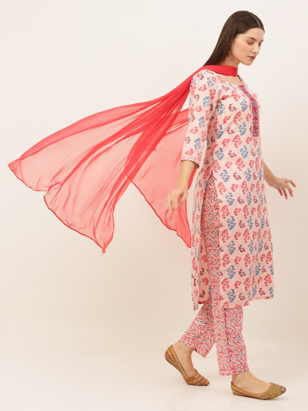 Women Pink Floral Printed Kurta with Trousers & With Dupatta